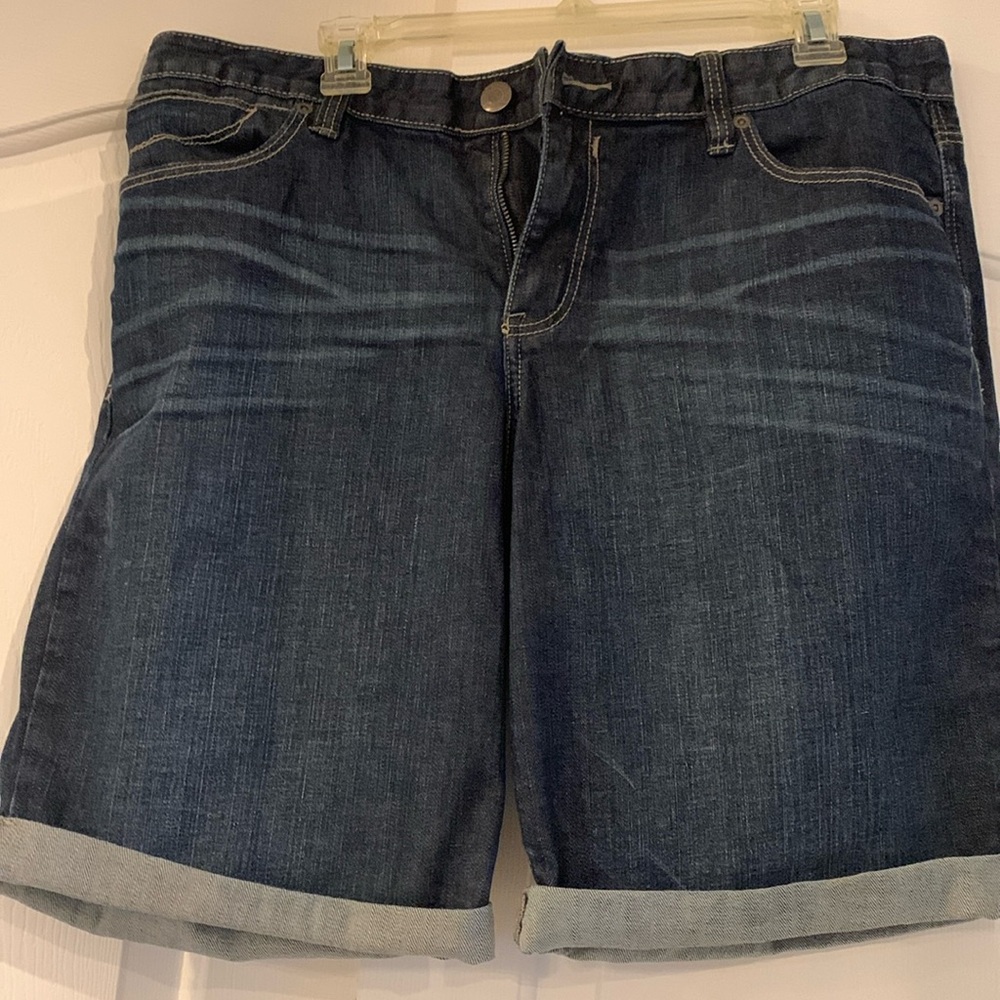 Calvin Klein Jeans Boyfriend shorts size 14/32. Button,zip closure dark blue.